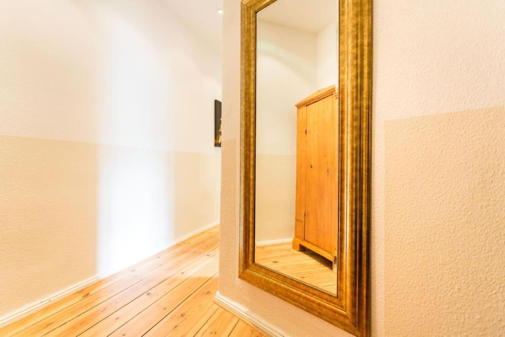 Zentrale Altbauwohnung Im Helmholtzkiez Berlín Exterior foto