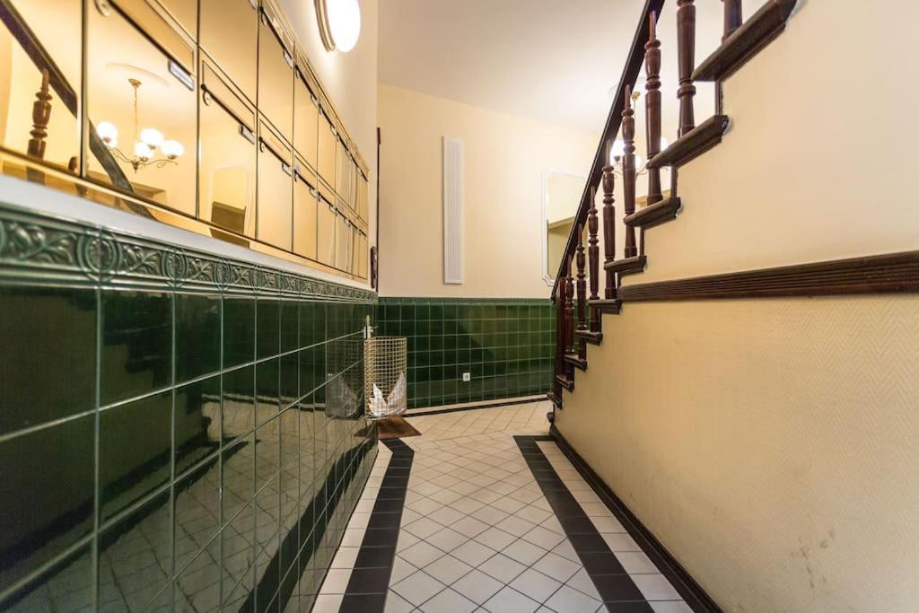 Zentrale Altbauwohnung Im Helmholtzkiez Berlín Exterior foto