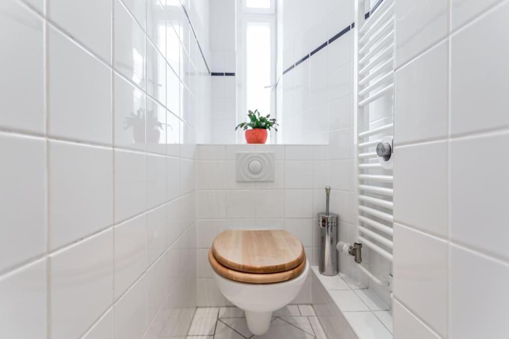 Zentrale Altbauwohnung Im Helmholtzkiez Berlín Exterior foto