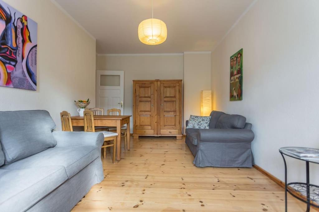Zentrale Altbauwohnung Im Helmholtzkiez Berlín Exterior foto